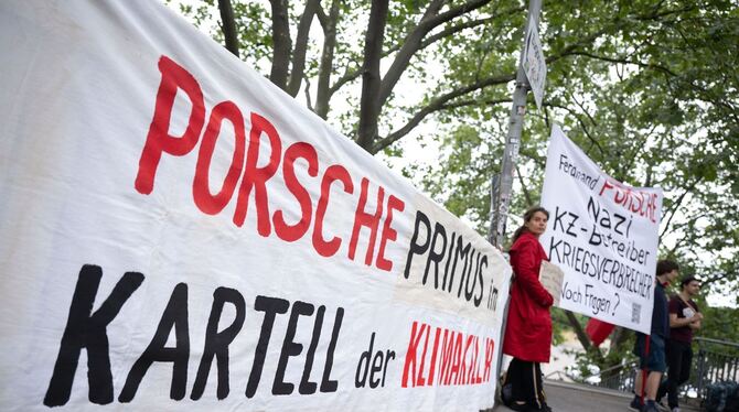 Porsche AG Hauptversammlung - Protest