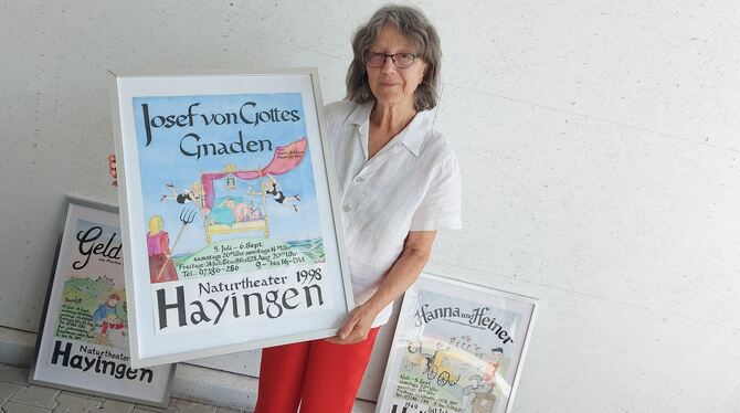 Christa Schleker hat über Jahrzehnte die Plakate für die Aufführungen im Naturtheater Hayingen gestaltet. Als Hommage an ihren i