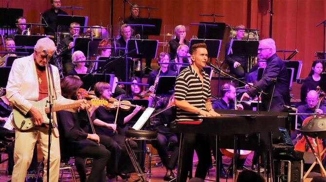 Freddy Wonder (links) und die Freddy Wonder Combo beim Auftritt im Kaleidoskopkonzert der Württembergischen Philharmonie zusamme