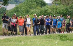 110 Wanderer machten sich auf den Weg zur  24-Stunden-Wanderung über die Alb, die der Rotary Club (RC) Münsingen organisiert hat
