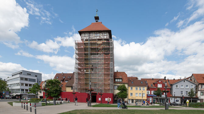 Bald wird das Tübinger Tor wieder in alter Pracht erstrahlen.