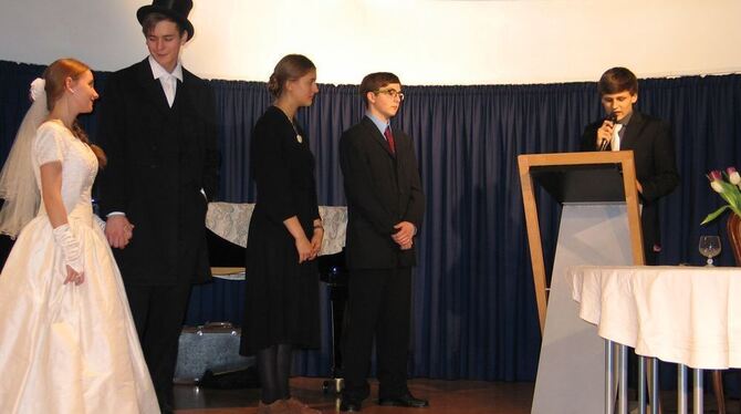 Hochzeit im Hause Levi: Mit dieser Szene aus dem Leben der Jüdin Särle Levi aus Münsingen begannen die Gustav-Mesmer-Realschüler