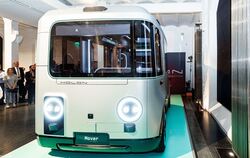 Hochbahn stellt autonomen Kleinbus "Holon Mover" vor