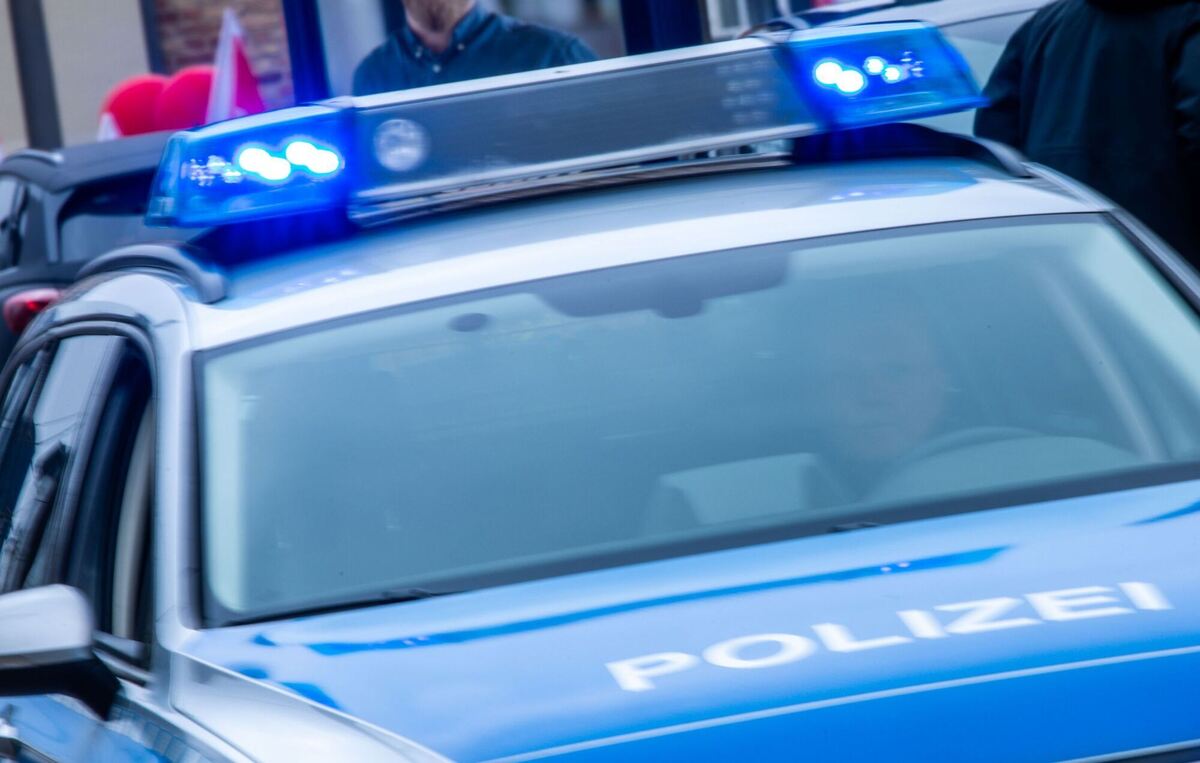 Unbekannter bricht in Tübingen in Auto ein: Elektroartikel und Geldbeutel  gestohlen - Blaulicht-News - Reutlinger General-Anzeiger 