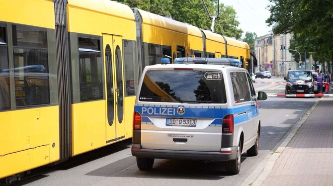Mann stirbt nach Messer-Angriff in Dresdner Straßenbahn