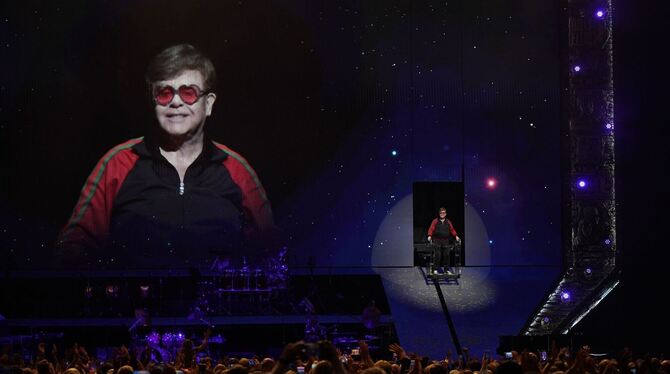 Elton Johns »Farewell Yellow Brick Road«