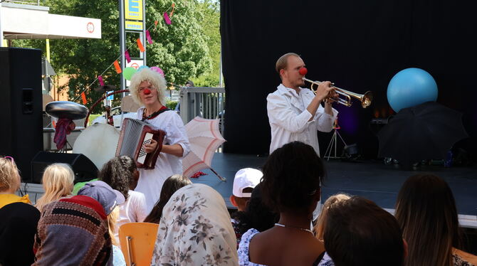 Der »Zirkus Primel« begeisterte Jung und Alt beim Fest.  FOTO: BIMEK
