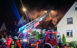 Blitzschlag löst Dachstuhlbrand aus - hoher Schaden