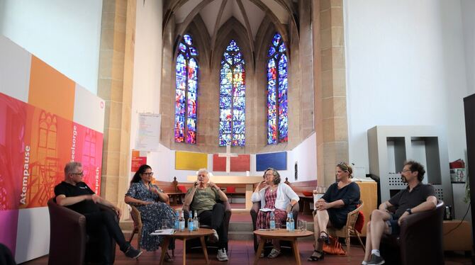 Lebhafte Duskussionsrunde in der Citykirche (von links:) der Vorsitzende des Naturtheaters Rainer Kunze, Musical-Darstellerin Cl