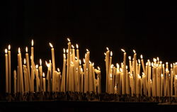 Kerzen bringen Licht in die Dunkelheit: Beim Tag der offenen Kirchen in Pfullingen geht es auch darum, etwas mehr über andere ch