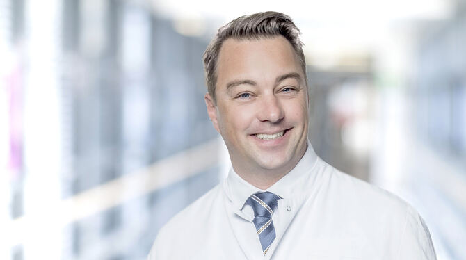 Dr. Tobias Dorn ist neuer Chefarzt im ebenfalls neu gegründeten Gelenkzentrum Schwäbische Alb.  FOTO: KREISKLINIKEN REUTLINGEN