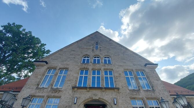 Die Sanierung der Festhalle Bad Urach hat 8,3 Millionen Euro gekostet. Dank hoher Subventionen vom Land und vom Bund musste die Die Sanierung der Festhalle Bad Urach hat 8,3 Millionen Euro gekostet. Dank hoher Subventionen vom Land und vom Bund musste die