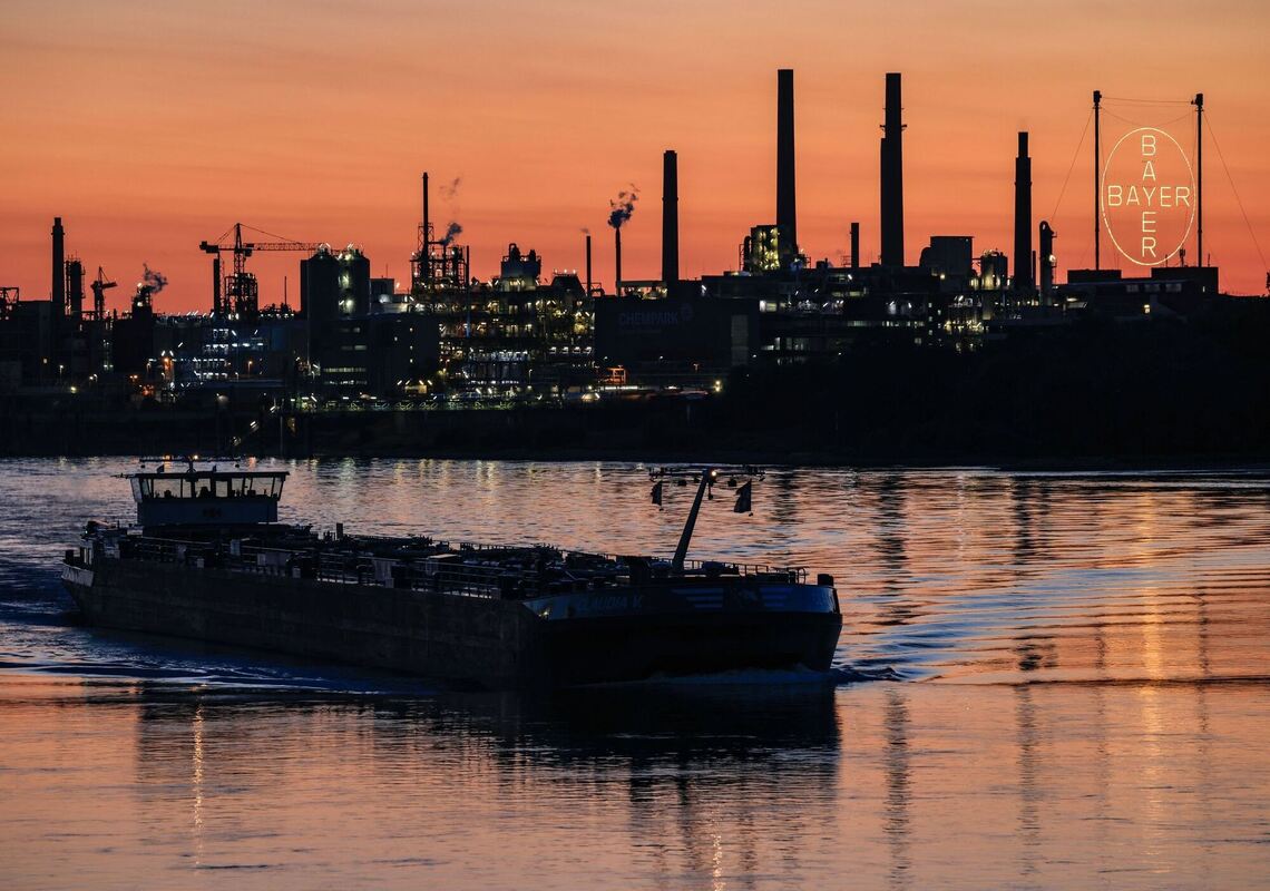 Schornsteine im Morgenlicht