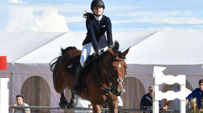 Lokalmatadorin Lena Hageloch nimmt Prüfungen ab Klasse M in Angriff.  FOTO: MEYER