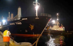  Ein Schiff mit 25.000 Tonnen Getreide aus der Ukraine ist im Hafen  von Dschibuti angedockt. 