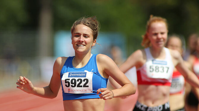 Hat gut Lachen: Natalie Frank holt über 800 Meter Gold.  FOTOS: GÖRLITZ