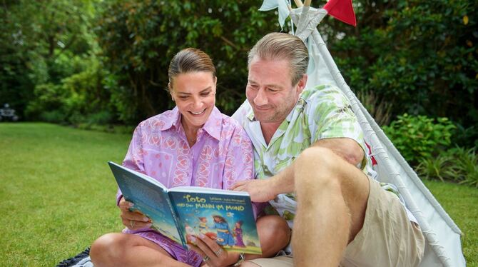 Sänger Sasha und Frau Julia Röntgen