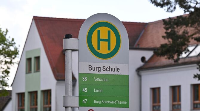 Bus-Haltestelle »Burg Schule«