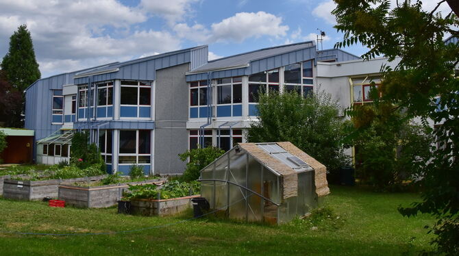 Der Bauteil B des Karl-von Frisch-Gymnasiums auf dem Höhnisch muss dringend erneuert werden.  FOTO: MEYER