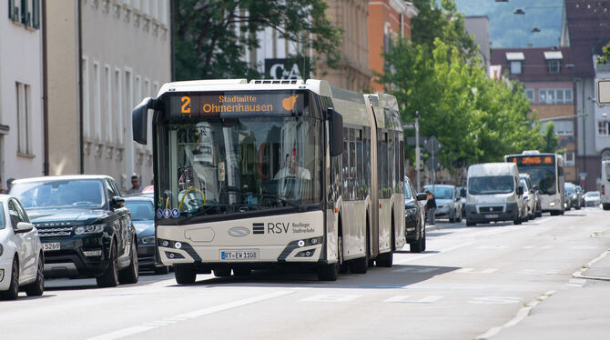 »Alles wird busser«: Seit nahezu vier Jahren gibt es das neue Stadtbus-Konzept in Reutlingen, die Gartenstraße ist die zentrale