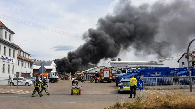 Auf dem Gelände der Tübinger Firma Möck brach Feuer aus.