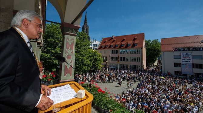 Einer schwört, der Rest feiert