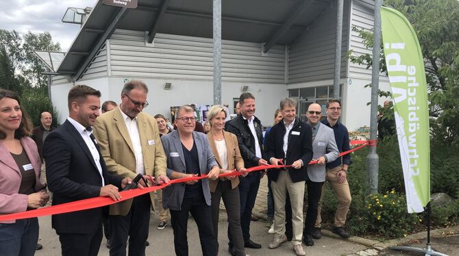 Bei der Eröffnung des Hohenzollern-Radwegs: Landeswirtschaftsministerin Nicole Hoffmeister-Kraut (Fünfter von links), Mike Münzi