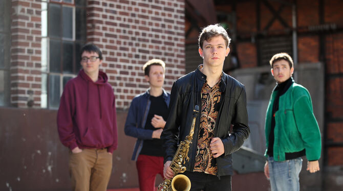 Der Jazzsaxofonist Jakob Manz mit seiner Band The Jakob Manz Project auf einem Pressefoto. Am 6. August kommt er zum Hafensounds