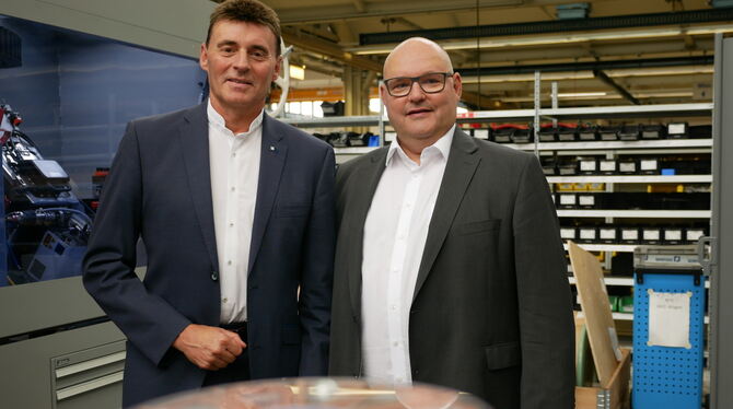 Vorstandssprecher Uwe-Peter Wegmann (rechts) und Vorstandsmitglied Martin Holder von der Wafios AG in Reutlingen.