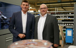 Vorstandssprecher Uwe-Peter Wegmann (rechts) und Vorstandsmitglied Martin Holder von der Wafios AG in Reutlingen.