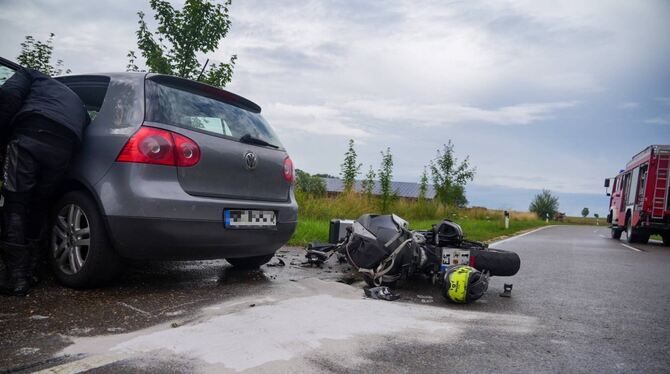 Bei diesem Unfall in der Nähe von Römerstein ist ein 57-jähriger Motorradfahrer schwer verletzt worden.