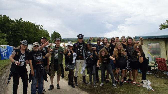 Party auf dem Festival-Campingplatz
