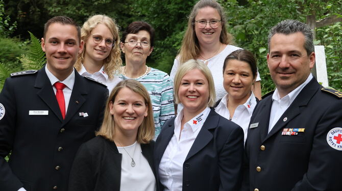 Der neue Vorstand: Eric Sindek (von links), Nadine Ott, Christiane Merz, Tanja Ochs, Timo Merz, dahinter Vanessa Kruse, Edith St