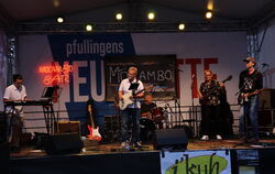 Die Band Mocambo Texas Blues mit Hannes Oppl an den Keyboards (links) begeisterte das Publikum in der Neuen Mitte Pfullingen.  F