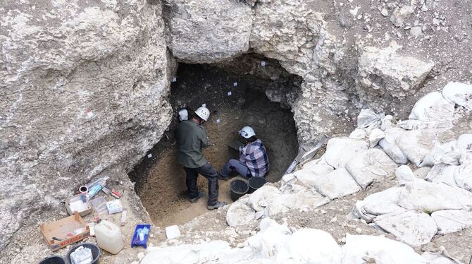 Eingang zu unerforschten altsteinzeitlichen Höhle entdeckt