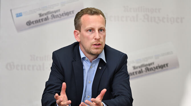 Der neue Reutlinger Feuerwehrkommandant Stefan Hermann zu Besuch in der Redaktion des Reutlinger General-Anzeigers.