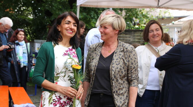 Zwei, die sich kennen und schätzen: Landtagspräsidentin Muhterem Aras (links) und die Grünen-Landtagsabgeordente Cindy Holmberg