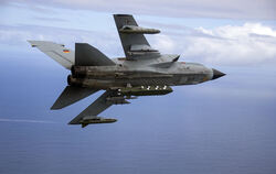  Die von der Bundeswehr herausgegebene Aufnahme zeigt einen Kampfjet Tornado IDS ASSTA 3.0, bestückt mit dem Lenkflugkörper Taur