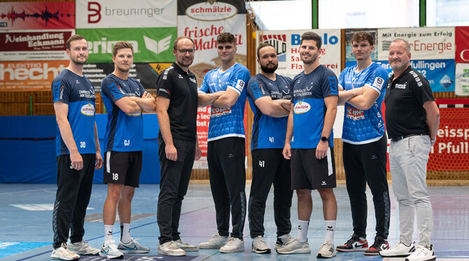 Die Neuen des VfL Pfullingen. Von links: Marius Spitz, Co-Trainer Christian Jabot, Sportvorstand Simon Tölke, Lukas Dietrich, Va