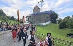 Festumzug auf Schloss Vaduz.