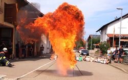 Spektakulär: eine Fettexplosion.  FOTOS LEIPPERT