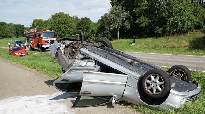 Schwerer Verkehrsunfall zwischen Engstingen und Hohenstein