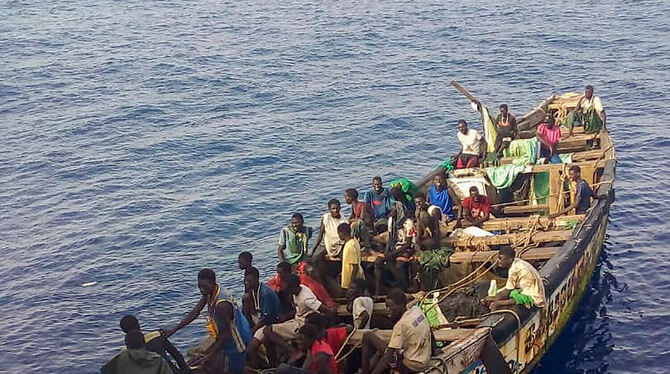 Viele Flüchtlinge machen sich in unsicheren Booten auf den Weg nach Europa und Deutschland.