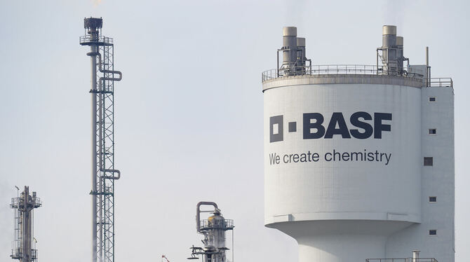 Vom Industriestrompreis sollen insbesondere energieintensive Großkonzerne profitieren, wie beispielsweise BASF.