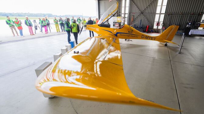 Vollelektrisches Ultraleicht-Flugzeug »Elektra Trainer«