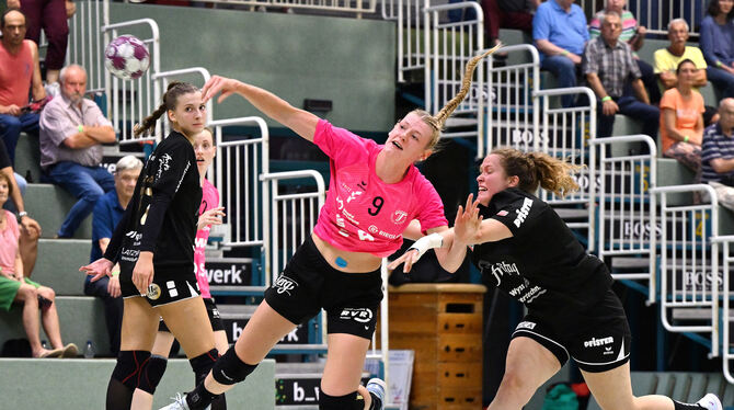 Naina Klein steht vor ihrem Punktspiel-Debüt mit den Metzinger Bundesliga-Handballerinnen.