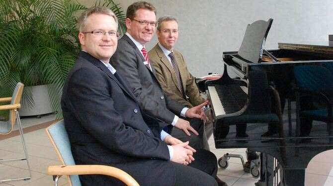 Klassik und mehr: (von links) Bad Urachs Tourismus- und Kurverwaltungschef Thorsten Clement, Andreas Lehmann von der Kreissparka