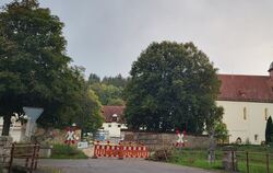 Die Brücke zum Gestütshof in Offenhausen kann nicht mehr saniert werden und wird neu gebaut.