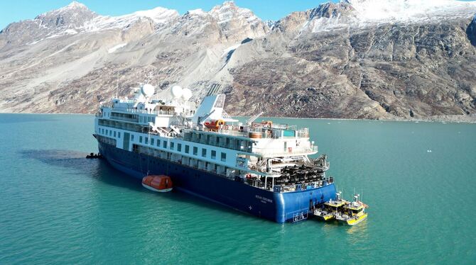 Kreuzfahrtschiff vor Grönland auf Grund gelaufen