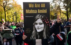 Demonstration nach dem der Tod von Mahsa Amini